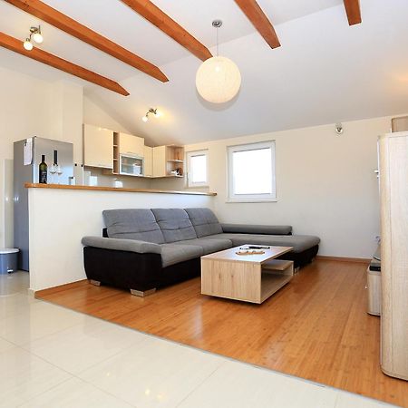 Apartment Pa Ve Murter Exterior foto