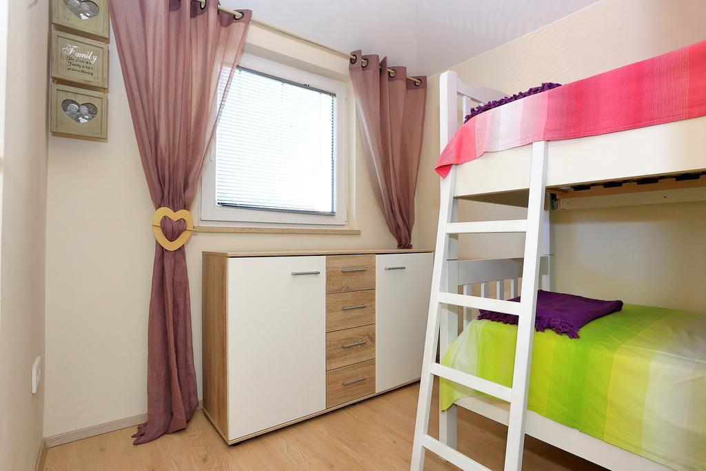 Apartment Pa Ve Murter Exterior foto