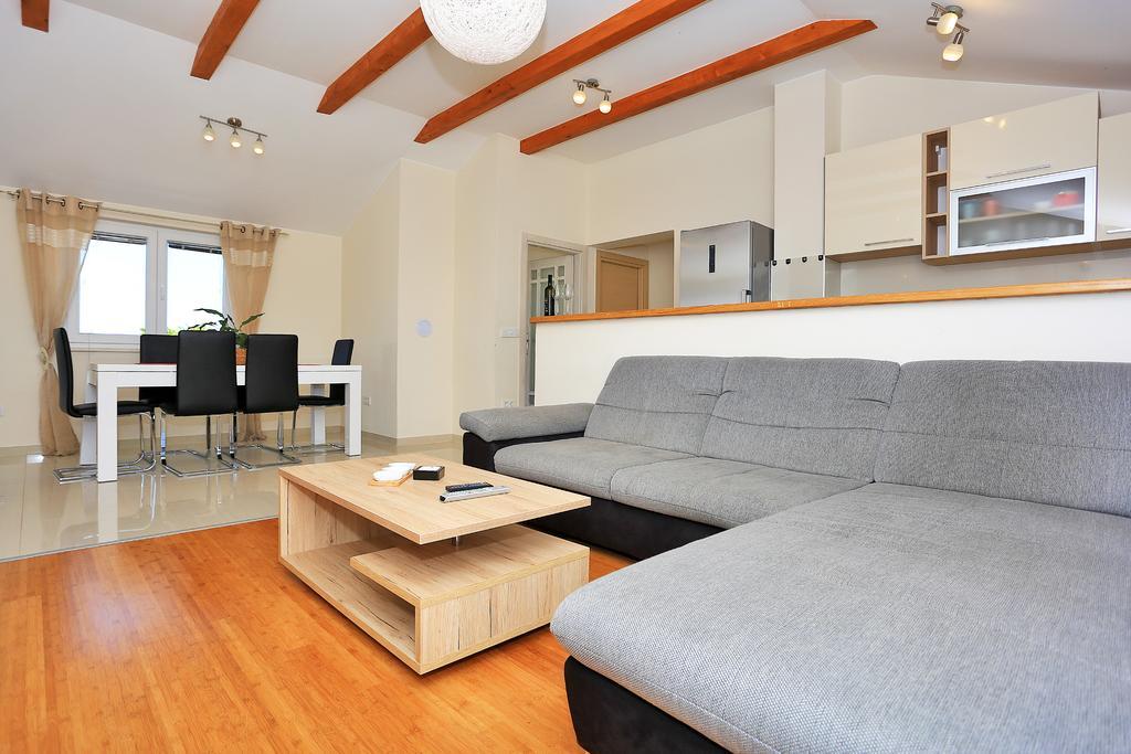 Apartment Pa Ve Murter Exterior foto