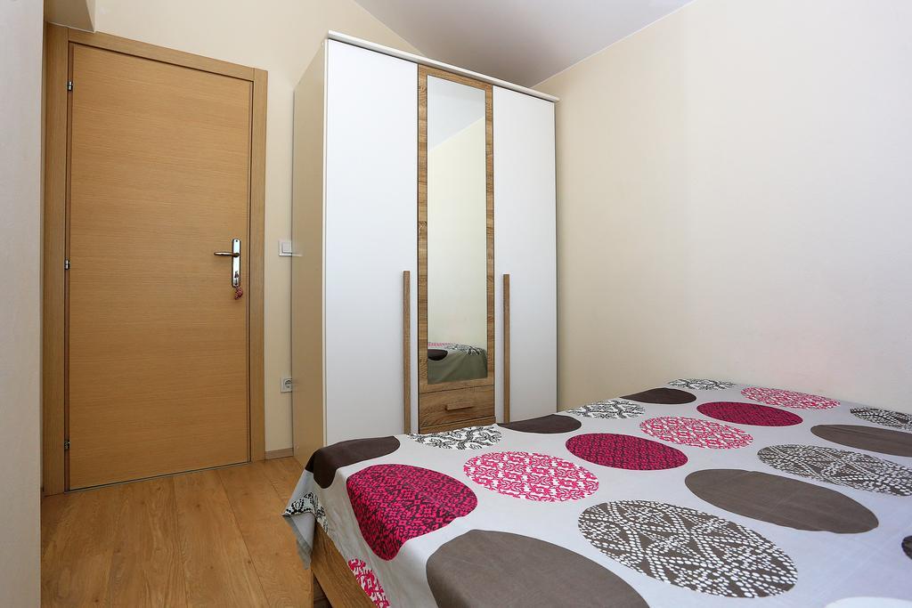 Apartment Pa Ve Murter Exterior foto